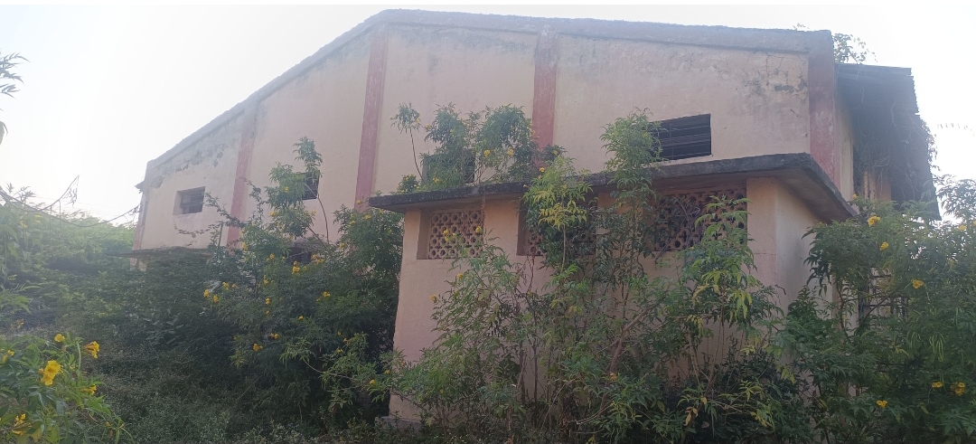 ಶಿಥಿಲಾವಸ್ಥೆ ತಲುಪಿರುವ ಕಟ್ಟಡಗಳು