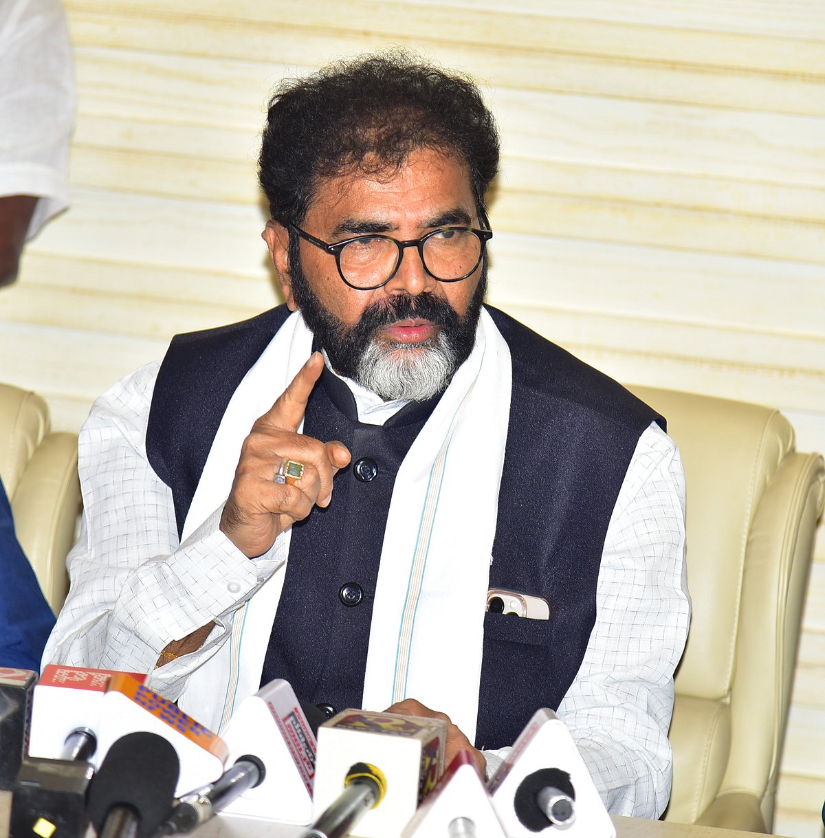 ಗನ್‌, ಗುಂಡು ನಿಮ್ದು, ಕೇಸು ನಮ್ಮ ಮೇಲೆ: ಛಲವಾದಿ ನಾರಾಯಣಸ್ವಾಮಿ 