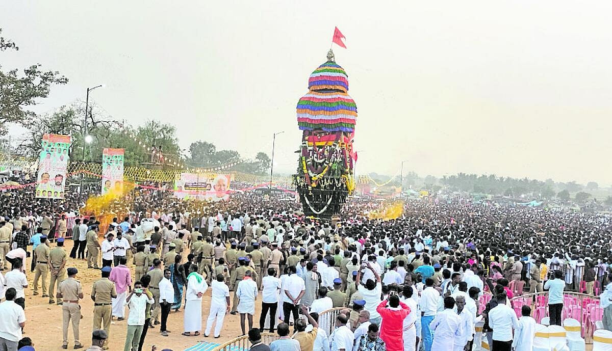 ಸಿಂಧನೂರು| ಅಂಬಾದೇವಿ ಮಹಾರಥೋತ್ಸವ: ಅಪಾರ ಭಕ್ತರು, ಹೆಚ್ಚುವರಿ ಬಸ್, ಬಿಗಿ ಭದ್ರತೆ