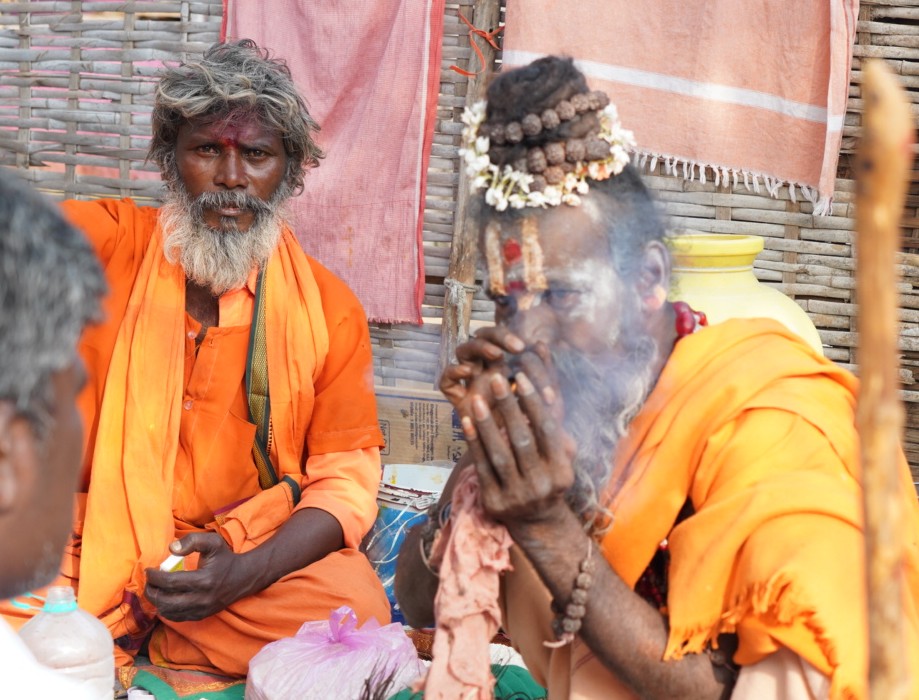 ಜಾತ್ರೆಯಲ್ಲಿ ಸಾಧುಗಳ ಗಾಂಜಾ ಘಾಟು