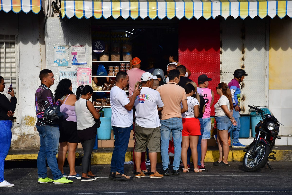 ವೆನೆಜುವೆಲಾ: ಅಗತ್ಯ ವಸ್ತುಗಳ ಖರೀದಿಗೆ ಮುಗಿಬಿದ್ದ ಜನ
