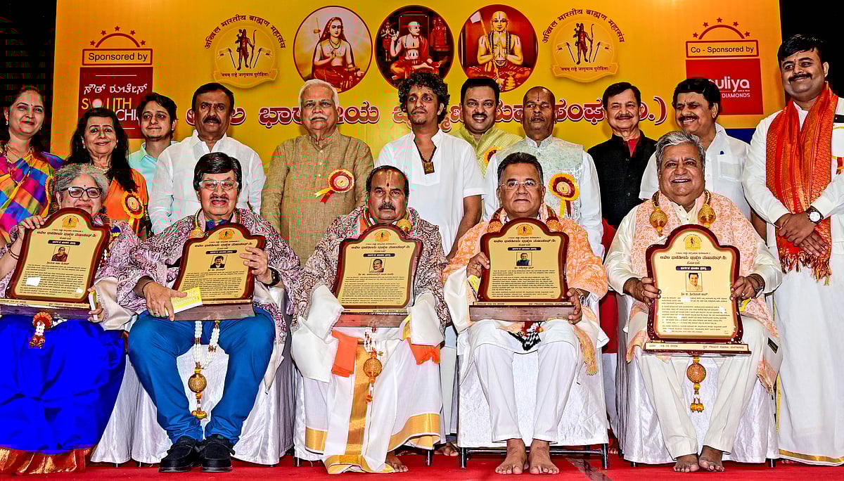 ಬ್ರಾಹ್ಮಣರು ತ್ಯಾಗಮಯಿಗಳು, ಹೆಚ್ಚು ಸಂಘಟಿತರಾಗಲಿ: ಆರ್.ವಿ.ದೇಶಪಾಂಡೆ ಸಲಹೆ