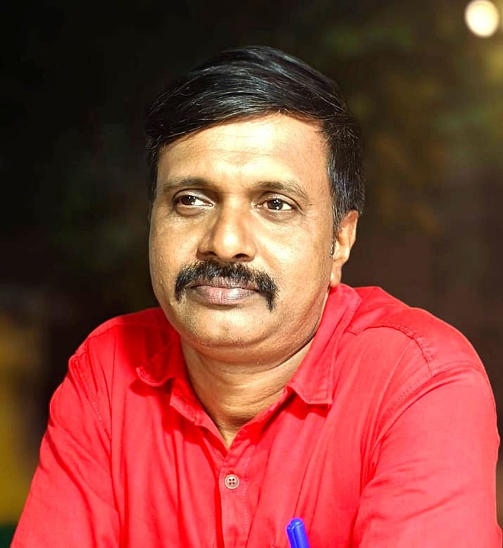 ಗೂಡ್ಸ್ ವಾಹನದಲ್ಲಿ ಪ್ರಯಾಣ: ಬೀಳಲಿ ಕಡಿವಾಣ