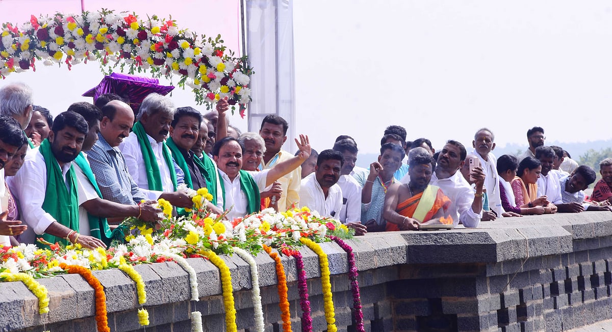 ಹಿರಿಯೂರು: ವಿ.ವಿ.ಸಾಗರ ಜಲಾಶಯಕ್ಕೆ ಬಾಗಿನ ಅರ್ಪಣೆ