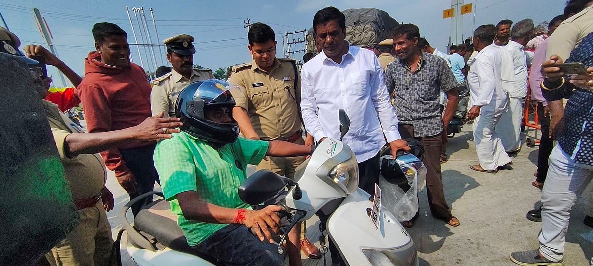 ಹೆಲ್ಮೆಟ್‌: ಪೊಲೀಸರ ಭಯಕ್ಕಲ್ಲ, ಕುಟುಂಬದ ರಕ್ಷಣೆಗೆ