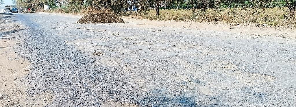 ಇಂಡಿ-ಆಲಮೇಲ ರಸ್ತೆ ದುರವಸ್ಥೆ: ವಾಹನ ಸಂಚಾರಕ್ಕೆ ಕಂಟಕ