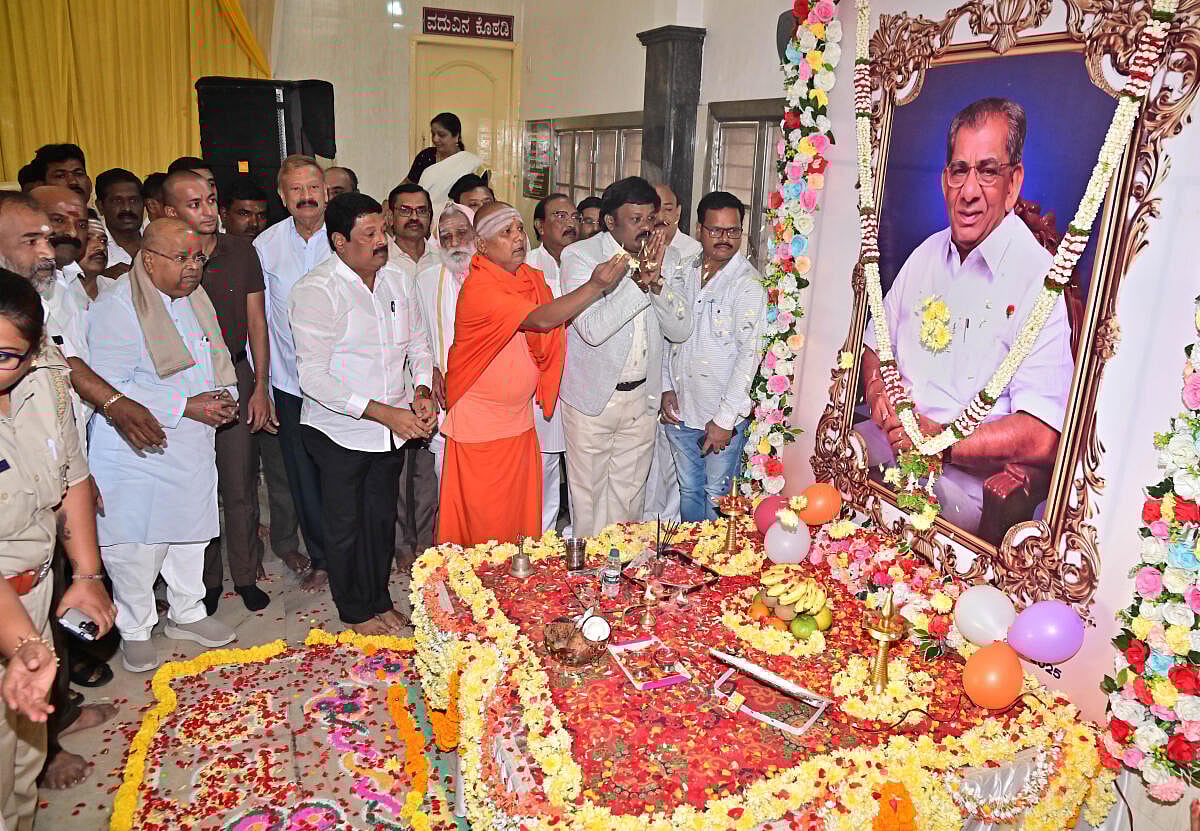 ಶಾಮನೂರು ಶಿವಶಂಕರಪ್ಪ ನುಡಿನಮನ: ಸಮಾಜದ ಅಭಿವೃದ್ಧಿಗೆ ಶ್ರಮಿಸಿದ ಮಹನೀಯ