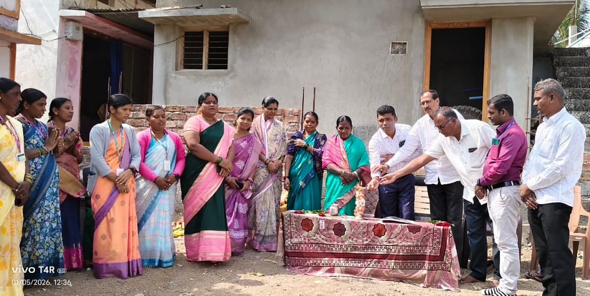ಸಿರವಾರ | ವಾತ್ಸಲ್ಯ ಯೋಜನೆಯಡಿ ಮನೆ ನಿರ್ಮಾಣಕ್ಕೆ ಭೂಮಿ ಪೂಜೆ