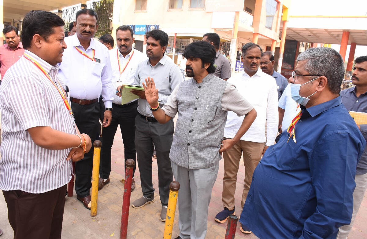 ಯಾದಗಿರಿ: ಗಲೀಜು ಶೌಚಾಲಯ; ಅಧಿಕಾರಿಗಳಿಗೆ ಲೋಕಾಯುಕ್ತ ತರಾಟೆ