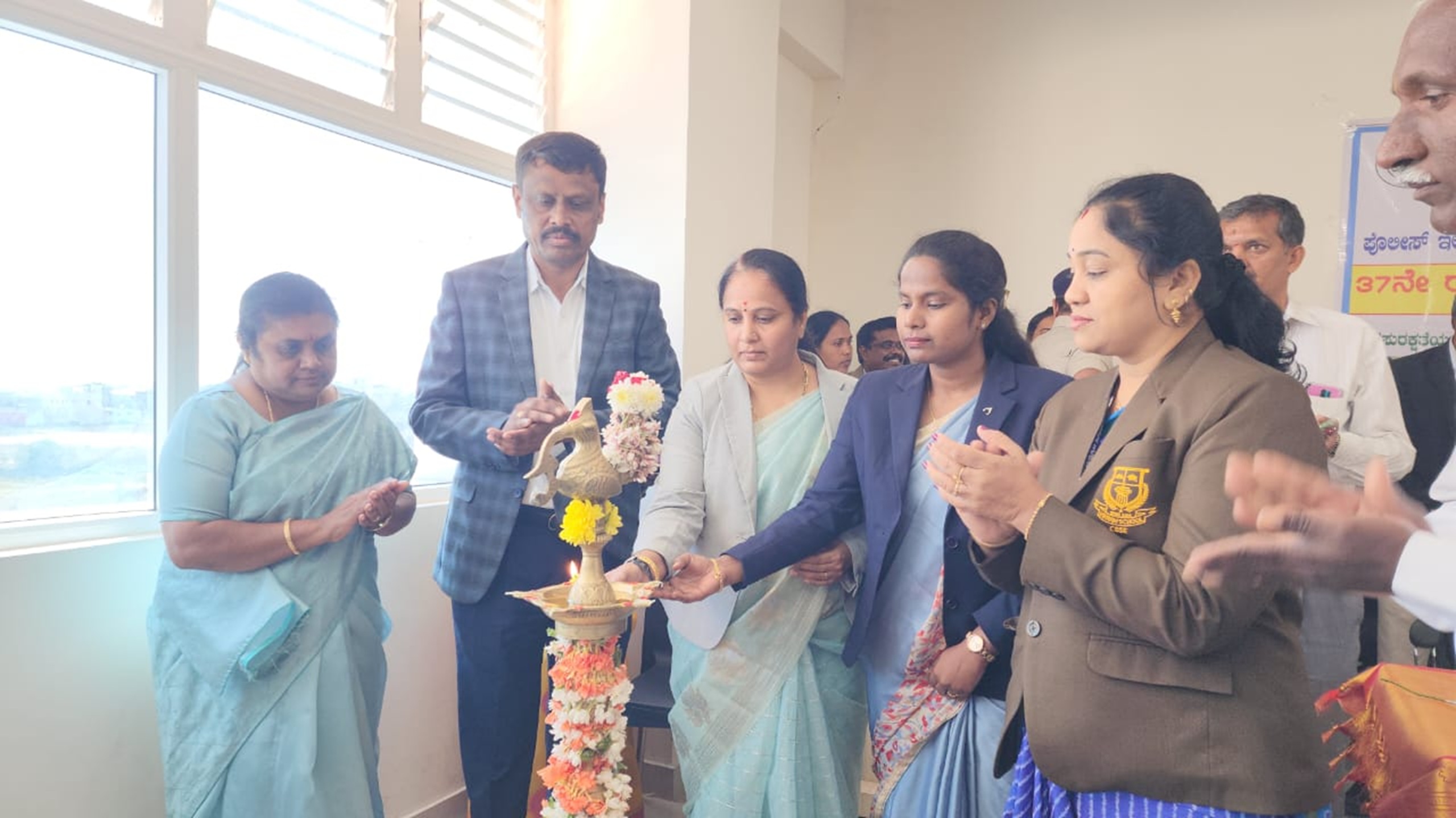 ಚಿಂತಾಮಣಿಯಲ್ಲಿ ಸೋಮವಾರ ಆಯೋಜಿಸಿದ್ದ ರಾಷ್ಟ್ರೀಯ ರಸ್ತೆ ಸುರಕ್ಷತಾ ಮಸಾಚರಣೆ ಕಾರ್ಯಕ್ರಮವನ್ನು ಪ್ರಧಾನ ಸಿವಿಲ್ ನ್ಯಾಯಾಧೀಶೆ ಆರ್.ಶಕುಂತಲ ಉದ್ಘಾಟಿಸಿದರು