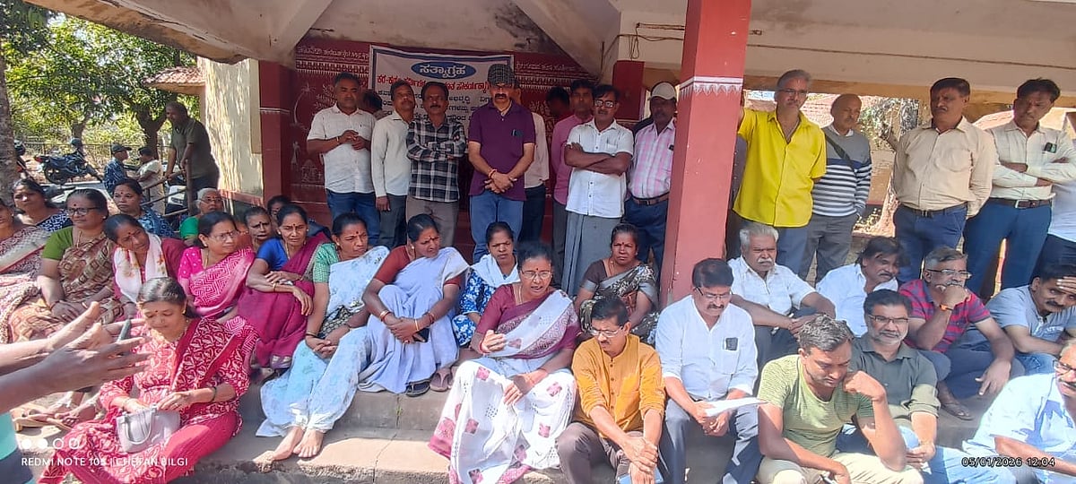 ಸಾಗರ: ವಿವಿಧ ಬೇಡಿಕೆಗಳ ಈಡೇರಿಕೆಗೆ ಒತ್ತಾಯಿಸಿ ಕರಕುಶಲಕರ್ಮಿಗಳ ಪ್ರತಿಭಟನೆ