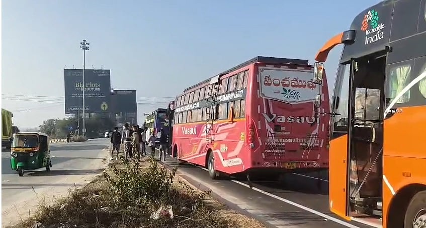 ದೇವನಹಳ್ಳಿ: ರಾಷ್ಟ್ರೀಯ ಹೆದ್ದಾರಿಯಲ್ಲಿ ಬಸ್‌ ತಪಾಸಣೆ