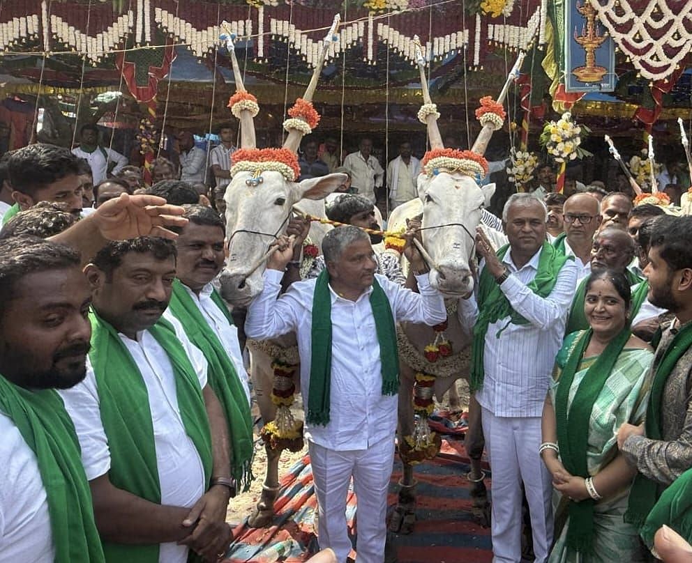 ಮಾಲೂರು: ರಾಸುಗಳ ಮೆರವಣಿಗೆಗೆ ಶಾಸಕ ಕೆ.ವೈ ನಂಜೇಗೌಡ ಚಾಲನೆ