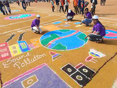 ಜಾತ್ರೆಯಲ್ಲಿ ಜಾಗೃತಿ ಮೂಡಿಸುವ ರಂಗೋಲಿಗಳು ಆಕರ್ಷಣೀಯವಾಗಿದ್ದವು 