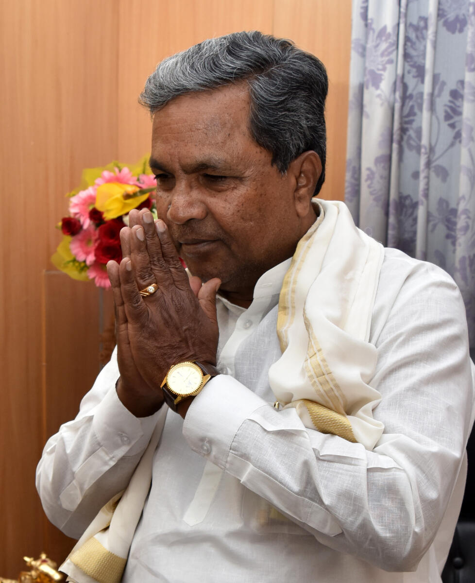 ಮುಖ್ಯಮಂತ್ರಿಯಾಗಿ ಸಾವಿರ ದಿನ ಪೂರೈಸಿದ ಸಿದ್ದರಾಮಯ್ಯ ಅವರು ದಿ. ದೇವರಾಜ ಅರಸು ಅವರ ಹೆಸರಿನಲ್ಲಿದ್ದ ಕರ್ನಾಟಕದ ದೀರ್ಘಾವಧಿ ಮುಖ್ಯಮಂತ್ರಿ ಎಂಬ ದಾಖಲೆಯನ್ನು ಡಿ. 6ರಂದು ಮುರಿದಿದ್ದಾರೆ