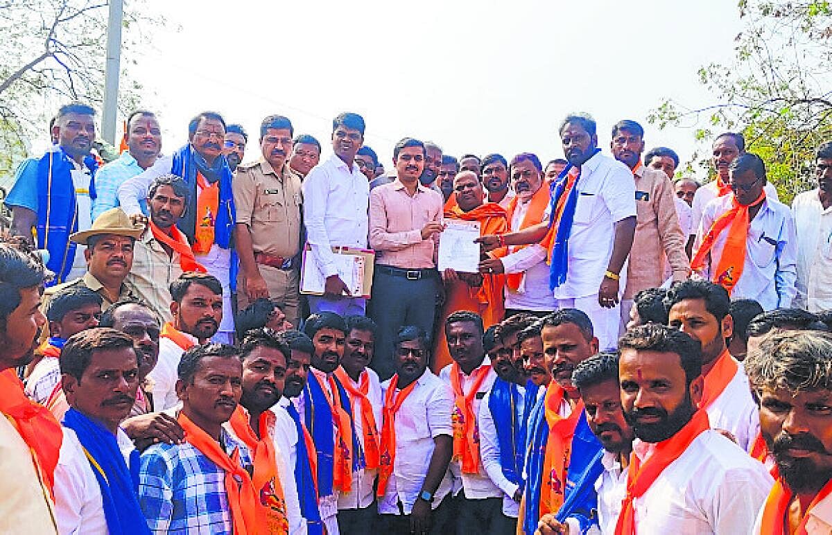 ಸುರಪುರ | ಅಂಗಡಿ ಬಂದ್ ಮಾಡಿ ಪ್ರತಿಭಟನೆ