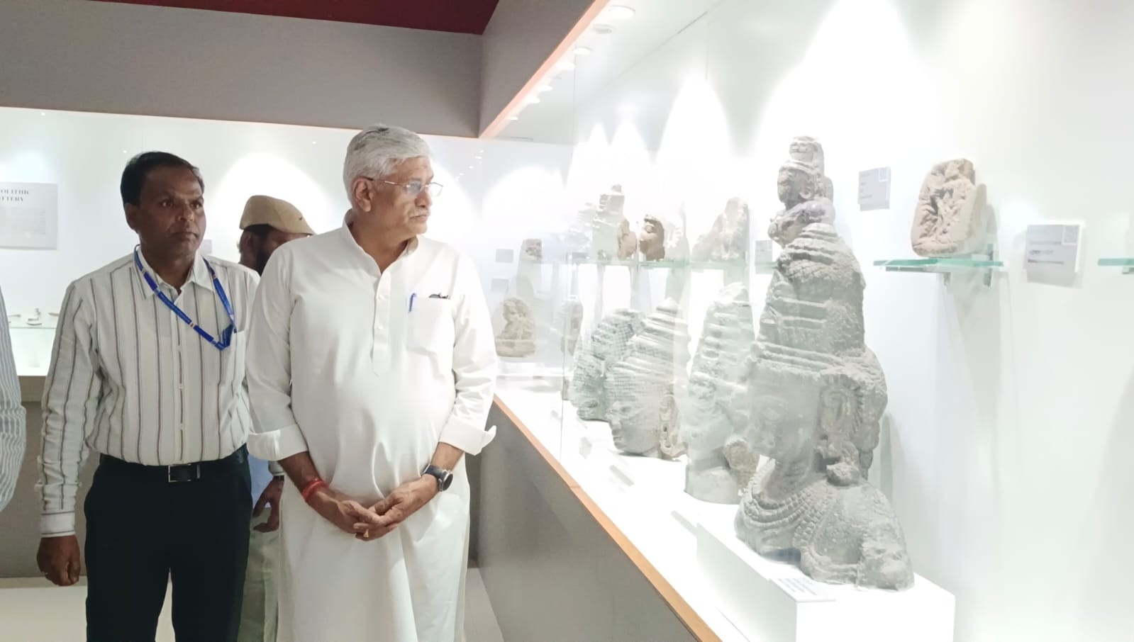 ಕೇಂದ್ರದ ಪ್ರವಾಸೋದ್ಯಮ ಸಚಿವ ಗಜೇಂದ್ರ ಸಿಂಗ್ ಶೇಖಾವತ್‌ ಅವರು ಮಂಗಳವಾರ ಹಂಪಿ ಸಮೀಪದ ಕಮಲಾಪುರದ ವಸ್ತುಸಂಗ್ರಹಾಲಯಕ್ಕೆ ಭೇಟಿ ನೀಡಿದರು
–ಪ್ರಜಾವಾಣಿ ಚಿತ್ರ/ ಲವ ಕೆ.