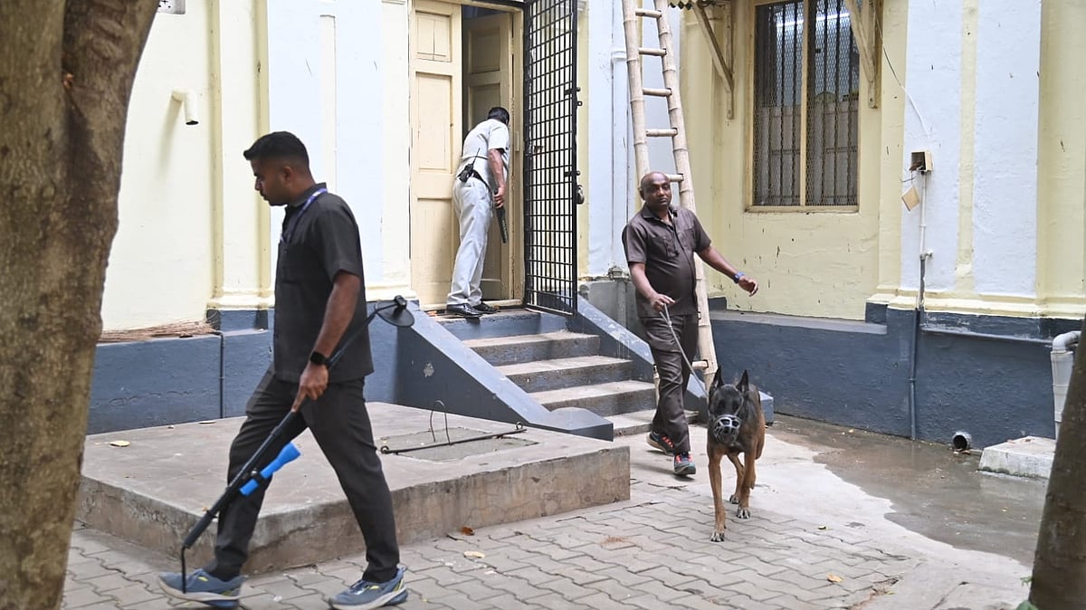 ಮೈಸೂರು | ಬಾಂಬ್ ಬೆದರಿಕೆ: ಕೋರ್ಟ್ ಆವರಣದಲ್ಲಿ ತಪಾಸಣೆ