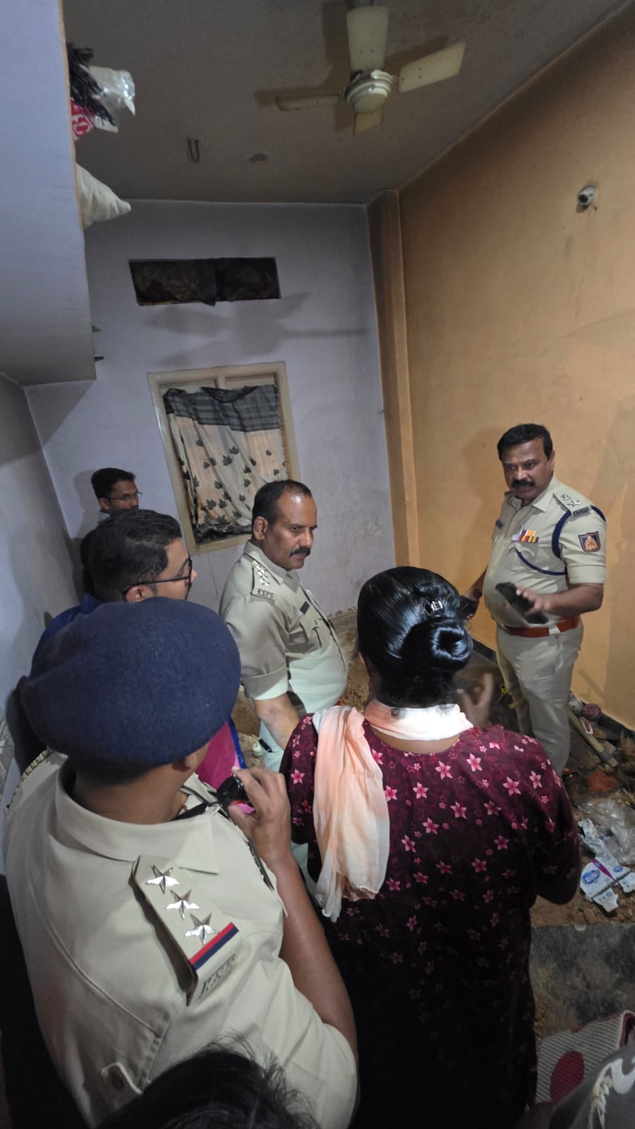 ವಾಮಾಚಾರಕ್ಕೆ ಬಳಸಿದ ವಸ್ತುಗಳನ್ನು ವಶಕ್ಕೆ ಪಡೆದ ಪೊಲೀಸರು