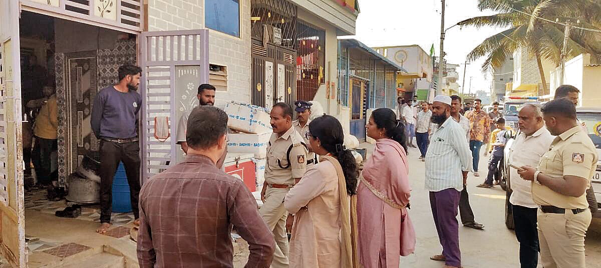 ಸಾಕು ತಂದೆ ಪೊಲೀಸರ ವಶಕ್ಕೆ 