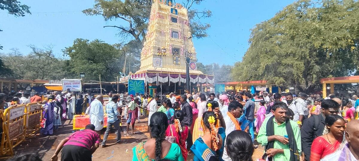 ಚಿಕ್ಕಲ್ಲೂರು: ಜಾತ್ರೆಯಲ್ಲಿ ಭಕ್ತರ ದಂಡು, ವ್ಯಾಪಾರ ಜೋರು