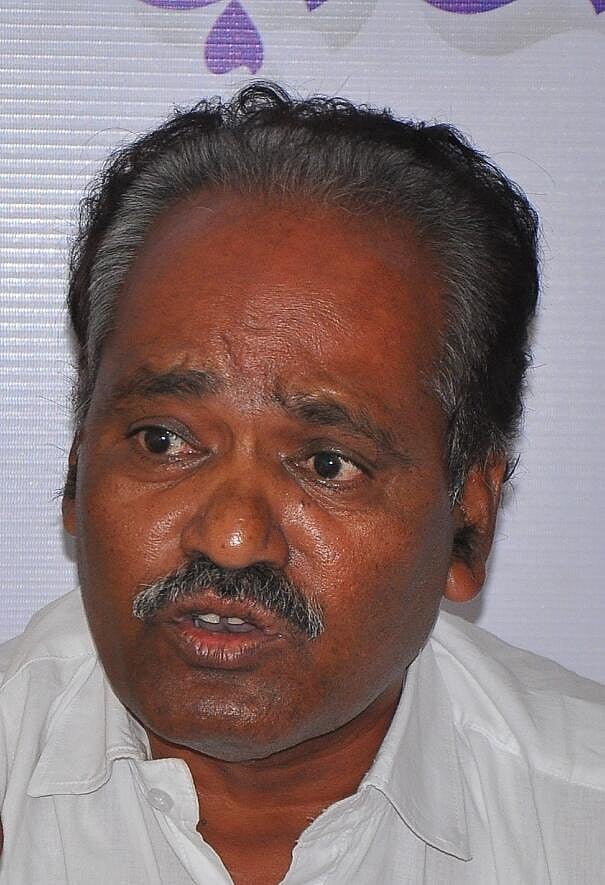 ಉಸ್ತುವಾರಿ ಸಚಿವರನ್ನು ಬದಲಾಯಿಸಿ: ಸೂಳಿಭಾವಿ 