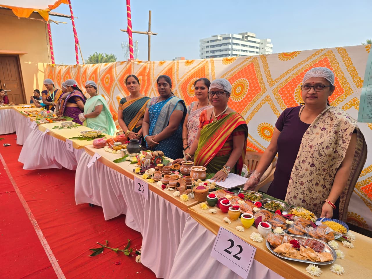 ಬೆಳಗಾವಿಯ ಕೃಷಿ ಇಲಾಖೆ ಜಂಟಿ ನಿರ್ದೇಶಕರ ಕಚೇರಿ ಆವರಣದಲ್ಲಿ ಮಂಗಳವಾರ ಆಯೋಜಿಸಿದ್ದ ಸ್ಪರ್ಧೆಯಲ್ಲಿ  ಸಿರಿಧಾನ್ಯಗಳನ್ನು ಬಳಸಿ ತಯಾರಿಸಿದ ಖಾದ್ಯಗಳನ್ನು ಮಹಿಳೆಯರು ಪ್ರದರ್ಶಿಸಿದರು 