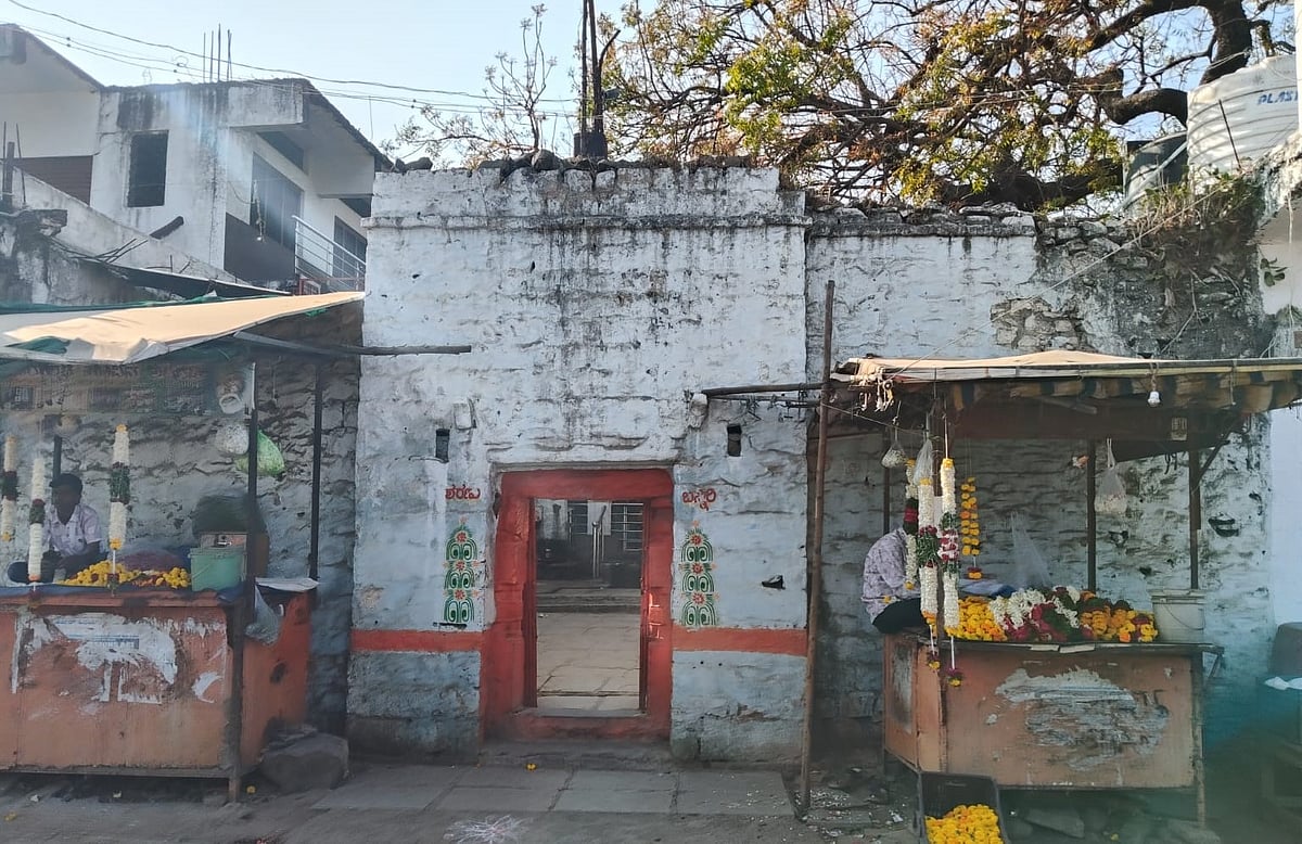 ಔರಾದ್: ದೇವಸ್ಥಾನ ಅಭಿವೃದ್ಧಿಗಾಗಿ ‘ನ್ಯಾಯ ದೇವತೆಗೆ’ ಅರ್ಜಿ