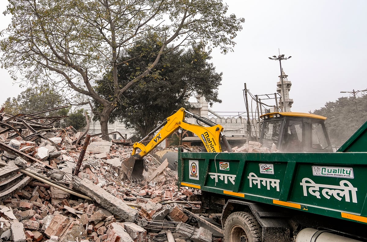 ದೆಹಲಿಯ ಸೈಯದ್ ಫೈಜ್‌ ಇಲಾಹಿ ಮಸೀದಿ ಬಳಿ ಒತ್ತುವರಿ ತೆರವು:ಕಲ್ಲುತೂರಾಟ, ಐವರ ಸೆರೆ