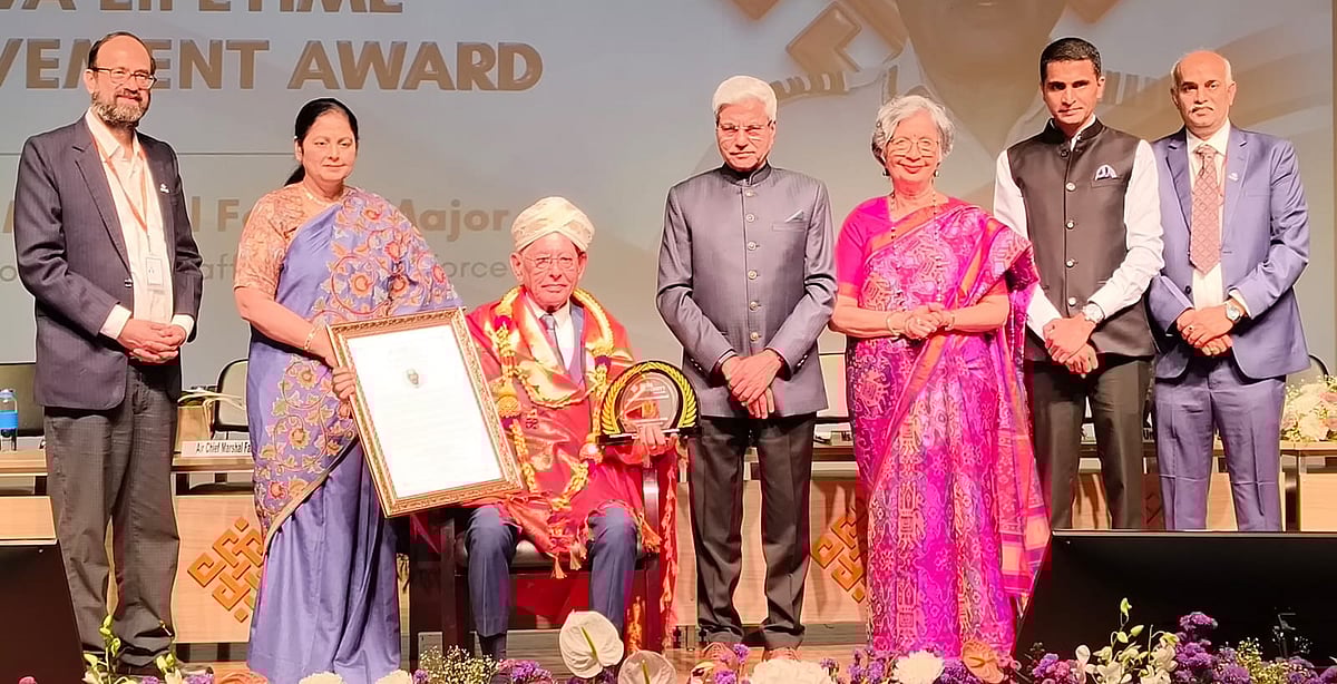 ರೇವಾ: ʼಜೀವಮಾನ ಸಾಧನೆʼ ಪ್ರಶಸ್ತಿ ಪ್ರದಾನ