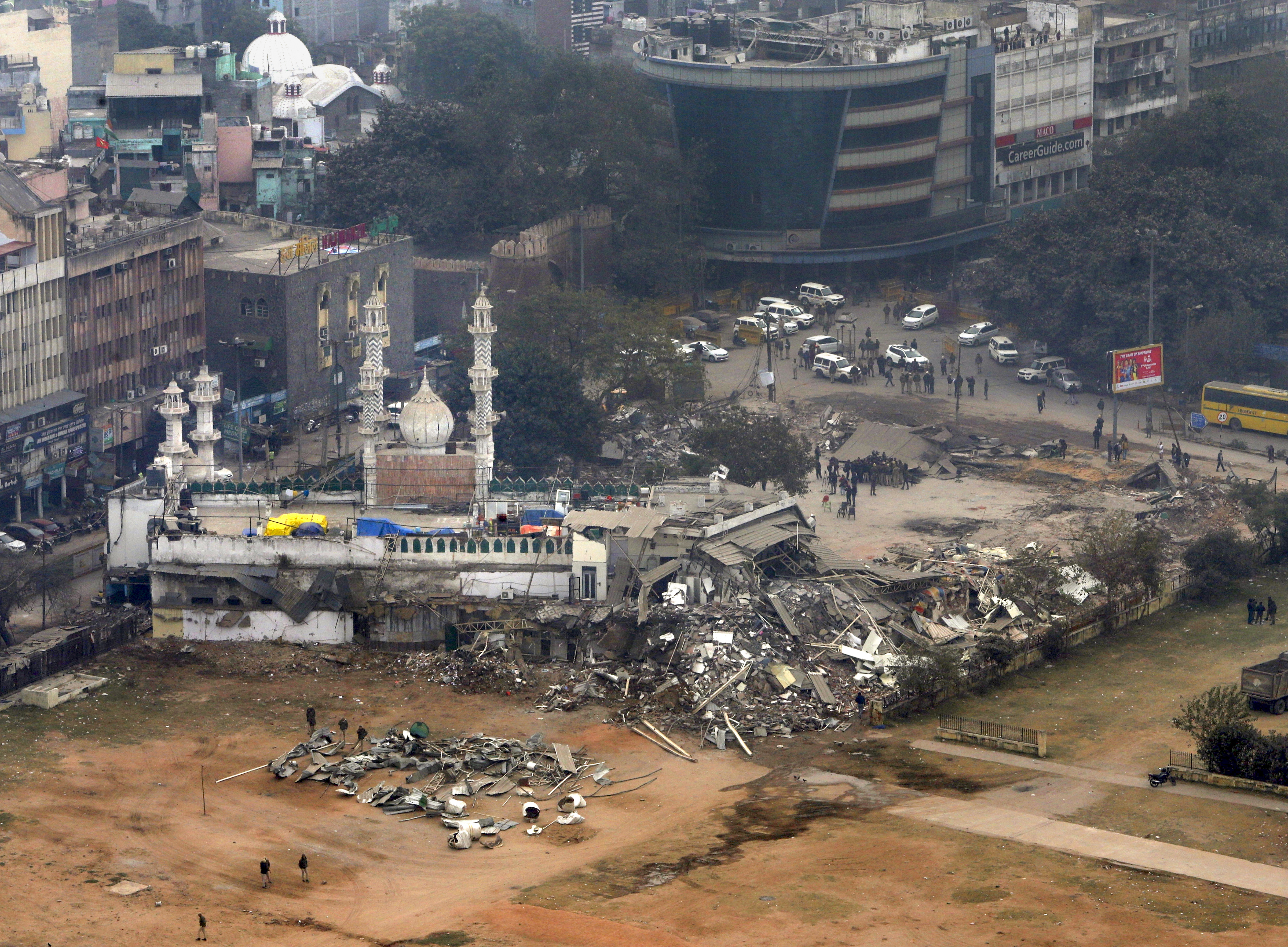 ದೆಹಲಿಯ ರಾಮಲೀಲಾ ಮೈದಾನದ ಬಳಿ ಸೈಯದ್‌ ಫೈಜ್‌ ಇಲಾಹಿ ಮಸೀದಿ ಬಳಿ ದೆಹಲಿ ಮಹಾನಗರ ಪಾಲಿಕೆ ವತಿಯಿಂದ ಒತ್ತುವರಿ ತೆರವು ಕಾರ್ಯಾಚರಣೆ ನಡೆಯಿತು
– ಪಿಟಿಐ ಚಿತ್ರ