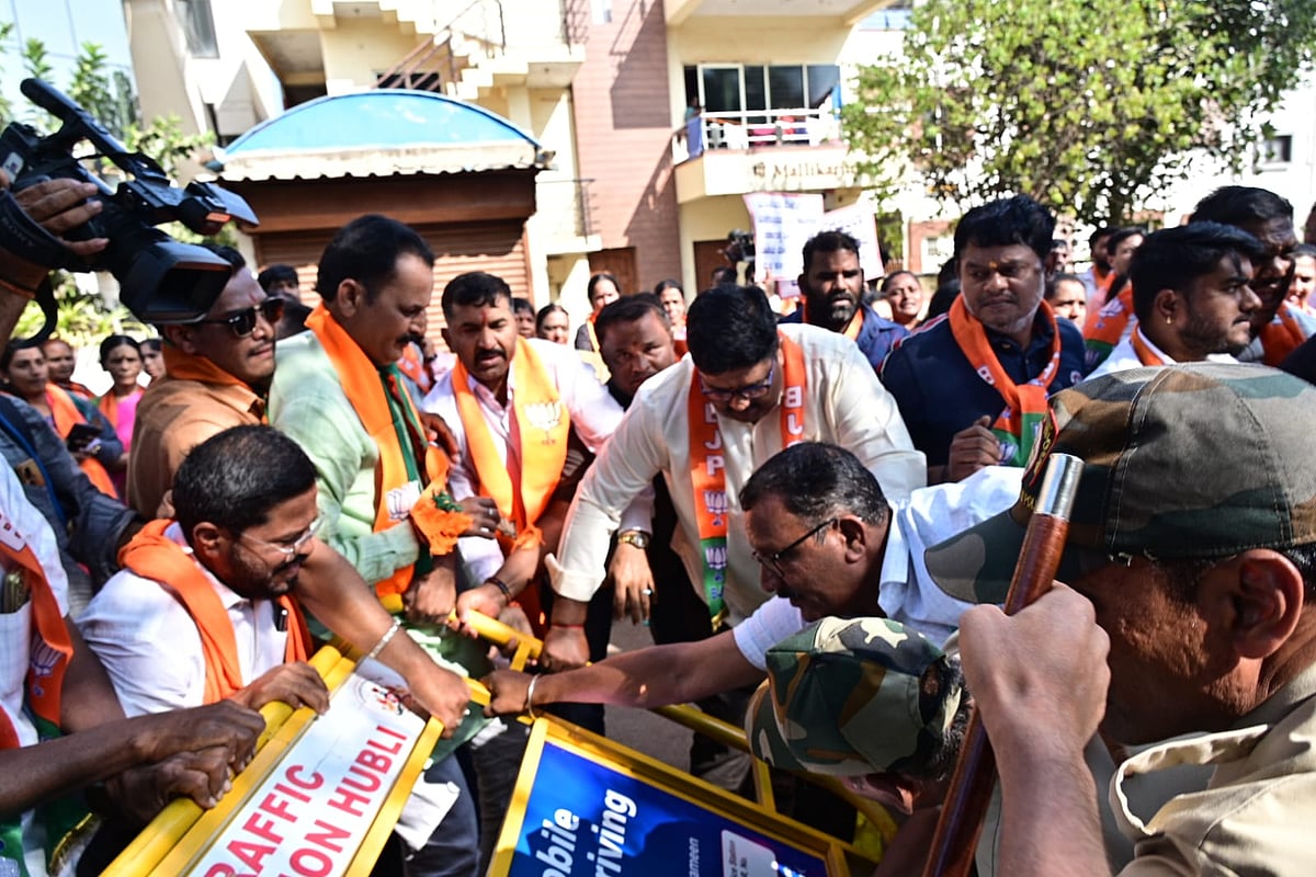 ಹುಬ್ಬಳ್ಳಿ: ಮಹಿಳೆ ವಿವಸ್ತ್ರಗೊಳಿಸಿ ಅವಮಾನ ಆರೋಪ; ಬಿಜೆಪಿ ಪ್ರತಿಭಟನೆ