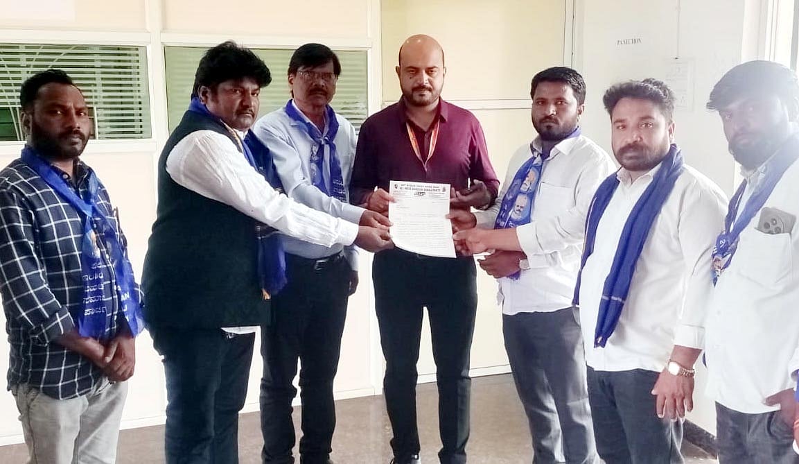 ರಸ್ತೆ ಅಗಲೀಕರಣ ನೆಪದಲ್ಲಿ ದಲಿತರ ಭೂಮಿ ಬಳಕೆ: ಆರೋಪ 