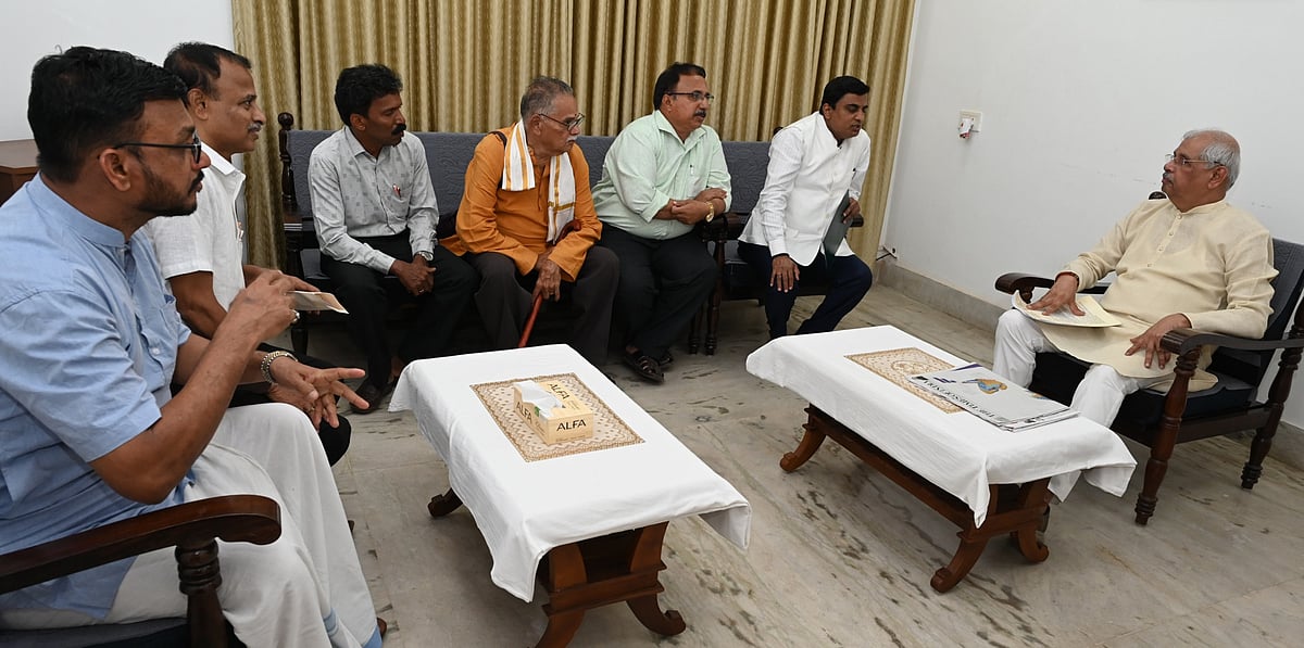 ಮಲಯಾಳ ಭಾಷಾ ಮಸೂದೆ ತಡೆ ಹಿಡಿಯಲು ಮನವಿ