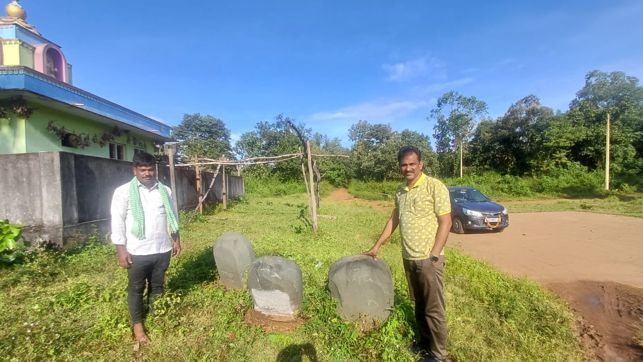 ಸೊರಬ ತಾಲ್ಲೂಕಿನ ಹಾಯ ಗ್ರಾಮದಲ್ಲಿ ರಾಷ್ಟ್ರಕೂಟರ ಕಾಲದ ಶಾಸನೋಕ್ತ ಗೋದಾನ ಕಲ್ಲುಗಳು ಪತ್ತೆಯಾಗಿರುವುದು
