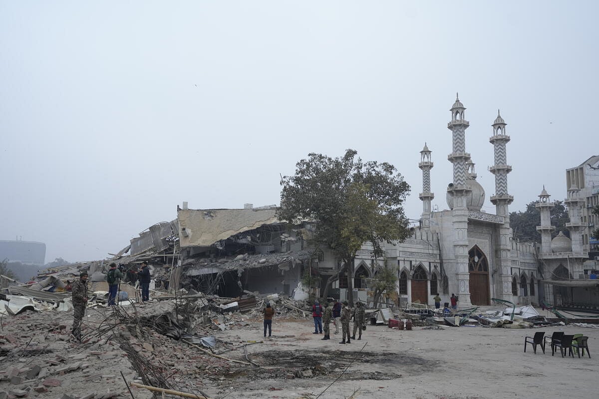 ದೆಹಲಿ | ಮಸೀದಿ ಬಳಿ ತೆರವು ಕಾರ್ಯಾಚರಣೆ ವೇಳೆ ಘರ್ಷಣೆ; ಐವರು ಪೊಲೀಸರಿಗೆ ಗಾಯ