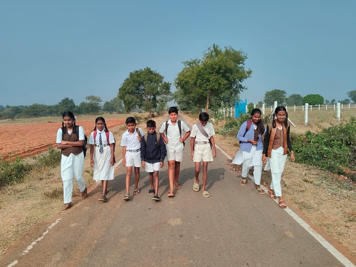 ಗುಂಡ್ಲುಪೇಟೆ | ಬಸ್‌ ಇಲ್ಲ; ವಿದ್ಯಾರ್ಥಿಗಳಿಗೆ ನಿತ್ಯ ನಡೆಯುವ ಶಿಕ್ಷೆ