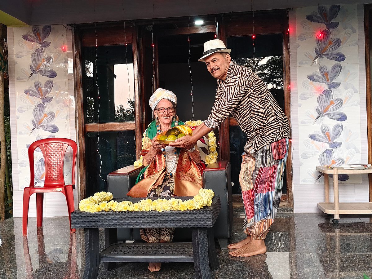 ಗೋಕರ್ಣದಲ್ಲಿ ವಿದೇಶಿ ಮಹಿಳೆ ಅಂತೋನಿಯಾ ಚೆಟ್ವಿಂಡ್‌ಗೆ ಸನ್ಮಾನ