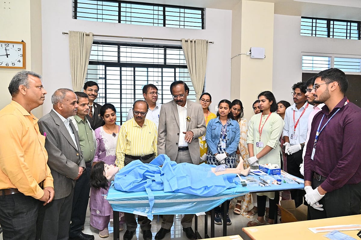 ಶಿಕ್ಷಕರಿಂದ ಪಡೆಯುವ ಕಲಿಕೆ ಪರಿಣಾಮಕಾರಿ: ಕೆಎಂಸಿಆರ್‌ಐ ನಿರ್ದೇಶಕ ಡಾ. ಈಶ್ವರ