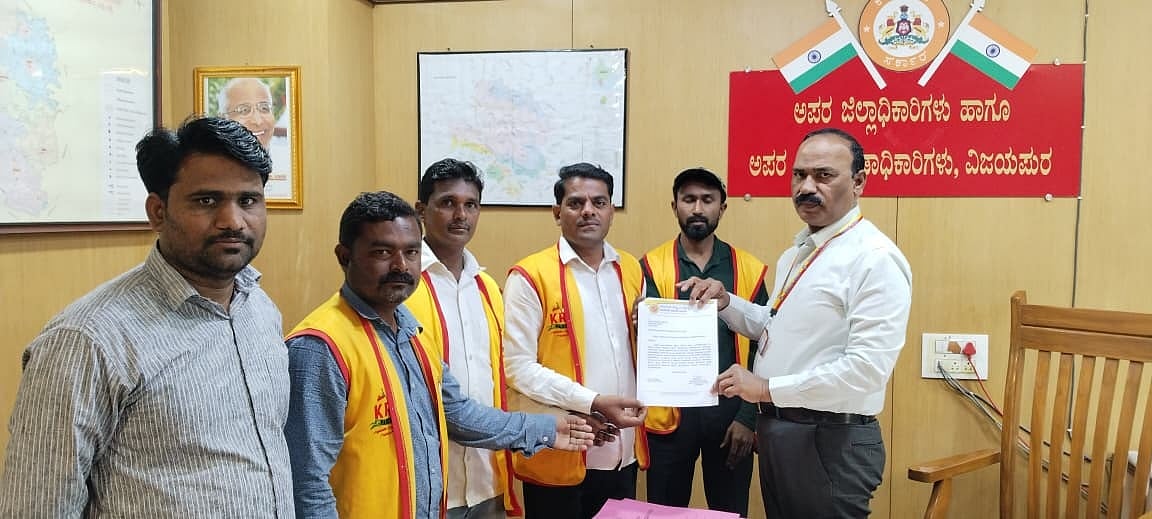 ವಿಜಯಪುರ: ಅಶ್ಲೀಲ ಸಾಹಿತ್ಯ, ಸಿನಿಮಾ ನಿಷೇಧಿಸಲು ಆಗ್ರಹ