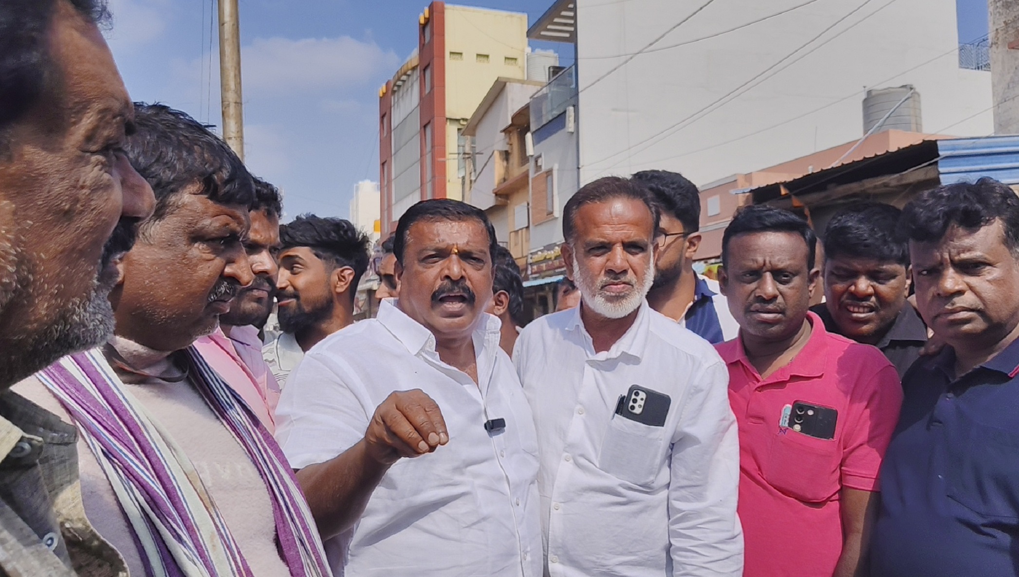 ಹೋರಾಟಗಾರರಿಗೆ ಕಾಂಗ್ರೆಸ್‌ ಮುಖಂಡರು ತಿರುಗೇಟು ನೀಡಿದರು