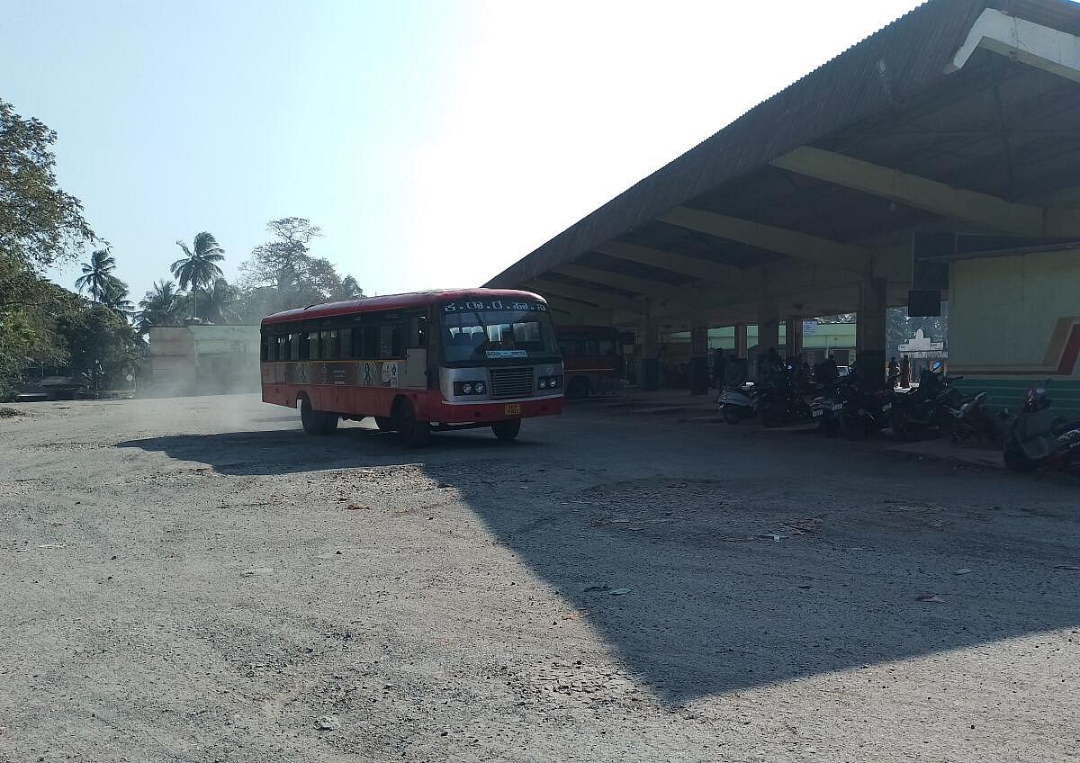 ​ಶಿರಸಿ: ಅವ್ಯವಸ್ಥೆ; ಪ್ರಯಾಣಿಕರಿಗೆ ತಪ್ಪದ ಸಂಕಷ್ಟ