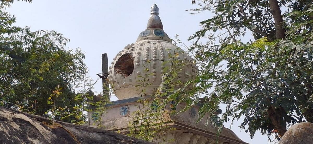 ಮುಳಬಾಗಿಲು | ನಿಧಿಗಾಗಿ ದೇಗುಲ ಗೋಪುರ ವಿರೂಪ: ಸ್ಥಳೀಯರ ದೂರು