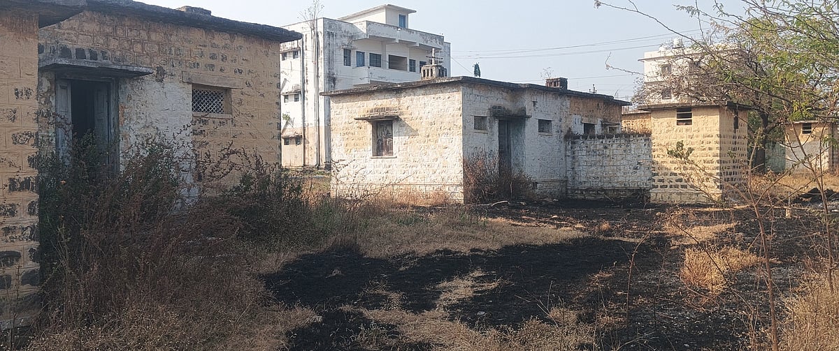 ಮಳೆಗೆ ಸೋರುವ ಠಾಣೆ: ಕಾಳಗಿ ಪೊಲೀಸರಿಗಿಲ್ಲ ವಸತಿ ಭಾಗ್ಯ!