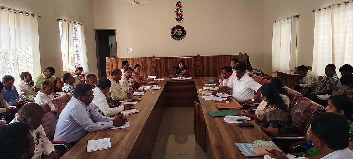 ತಿಪಟೂರು: ನಾಯಿಗಳ ಹಾವಳಿ ತಡೆಗೆ ಒತ್ತಾಯ