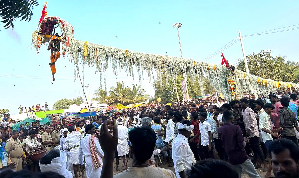 ಮೊಳಕಾಲ್ಮುರು: ಕೋಟೆಗುಡ್ಡ ಮಾರಮ್ಮ ಸಿಡಿ ಉತ್ಸವ ವೈಭವ 