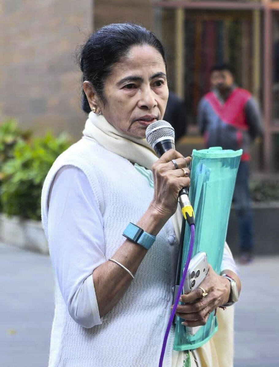 ‘ಐ-ಪ್ಯಾಕ್‌’ ಕಚೇರಿ ಮೇಲೆ ಇ.ಡಿ ದಾಳಿ: ಧಾವಿಸಿ ಬಂದ ಮಮತಾ ಬ್ಯಾನರ್ಜಿ 