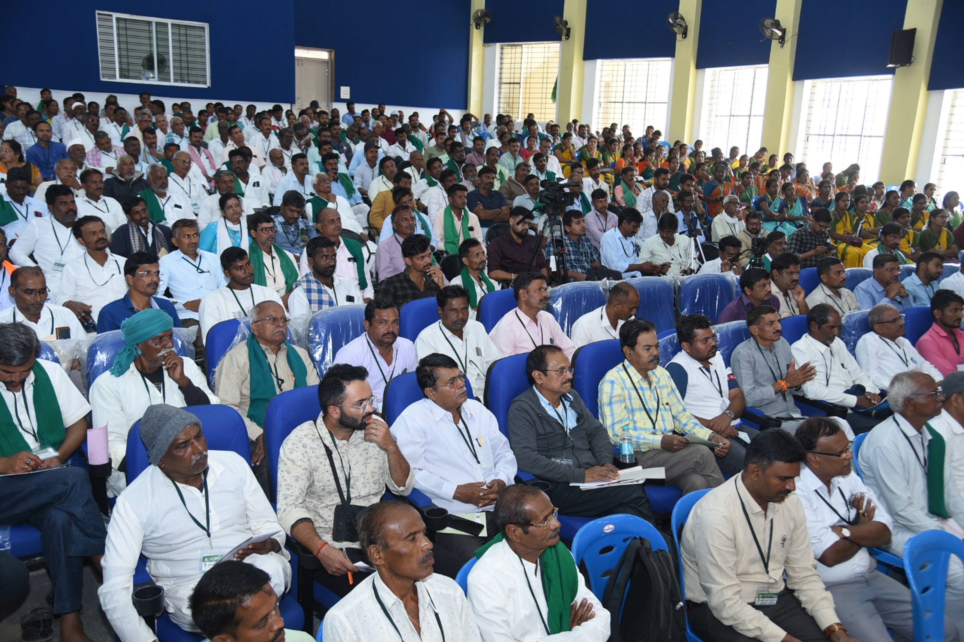 ಹಾವೇರಿಯ ಅಂಬೇಡ್ಕರ್ ಭವನದಲ್ಲಿ ಗುರುವಾರ ಹಮ್ಮಿಕೊಂಡಿದ್ದ ‘ನೈಸರ್ಗಿಕ ಕೃಷಿ ಕಾರ್ಯಾಗಾರ’ದಲ್ಲಿ ಪಾಲ್ಗೊಂಡಿದ್ದ ರೈತರು