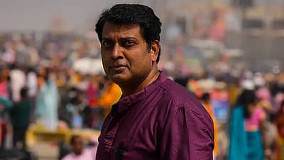 ಕೈಥಿ ಹಾಗೂ ವಿಕ್ರಮ್‌ ಸಿನಿಮಾಗಳಿಂದ ಹೆಸರುವಾಸಿಯಾಗಿರುವ ನರೈನ್‌ ರಾಮ್‌ ಅವರು ಜನ ನಾಯಗನ್‌ನಲ್ಲಿ ಪ್ರಮುಖ ಪಾತ್ರದಲ್ಲಿ ನಟಿಸಿದ್ದಾರೆ. ಅವರು ಅಲ್ ಹುಮನಾಯ್ಡ್ ಎಂಬ ವಿಜ್ಞಾನಿಯ ಪಾತ್ರದಲ್ಲಿ ನಟಿಸಿದ್ದು, ₹15 ರಿಂದ ₹20 ಲಕ್ಷಗಳ ವರೆಗೆ ಸಂಭಾವನೆ ನೀಡಲಾಗಿದೆ ಎಂದು ಹೇಳಲಾಗುತ್ತದೆ.