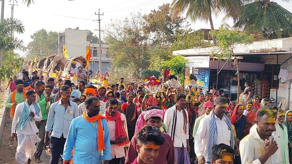 ಗುಳೇದಗುಡ್ಡ: ಸವದತ್ತಿ ಯಲ್ಲಮ್ಮದೇವಿ ಜಾತ್ರೆಗೆ ತೆರಳಿದ್ದ ಬಂಡಿಗಳ ಮೆರವಣಿಗೆ